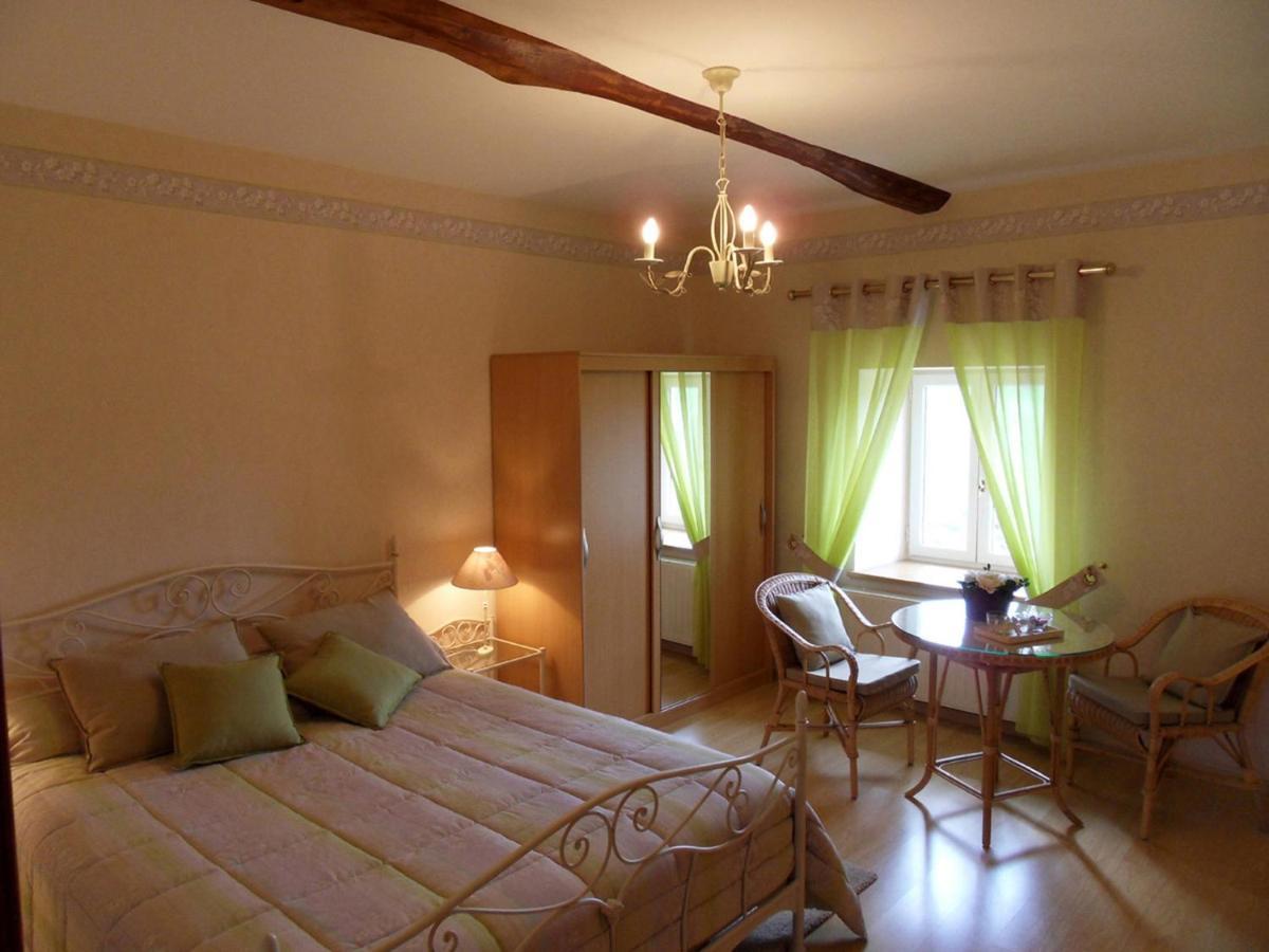 Aux 3 Sapins Bed & Breakfast Ronno Room photo
